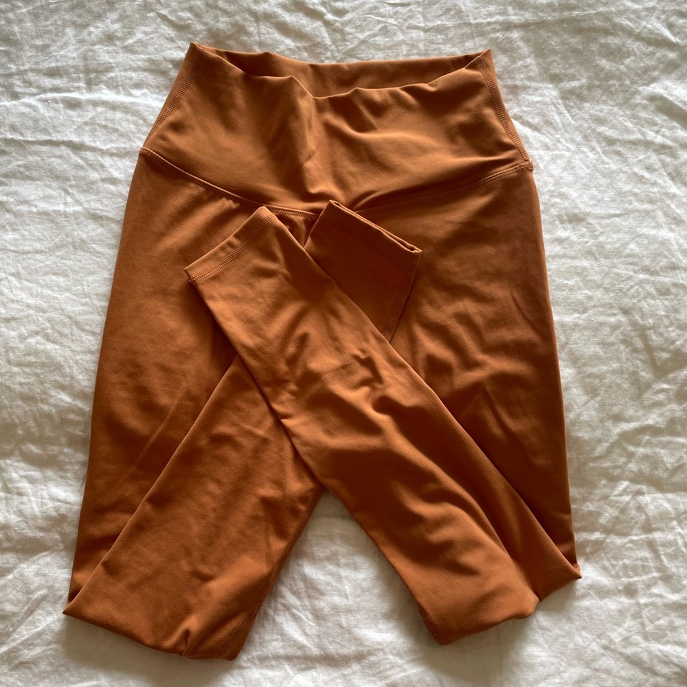 Brand NEW Sunzel leggings size Medium, align dupe!